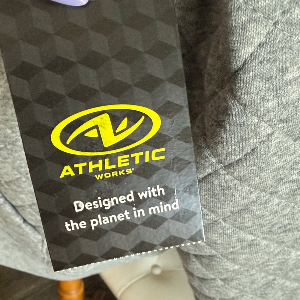 Athletic Works Women's Gray Quilted Zip-Up Jacket NWT - Picture 2 of 10